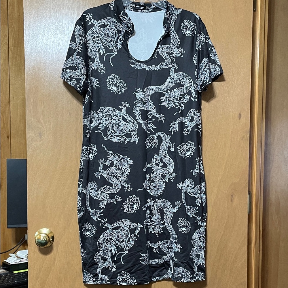 SHEIN Black and White Dragon Print Mini Dress